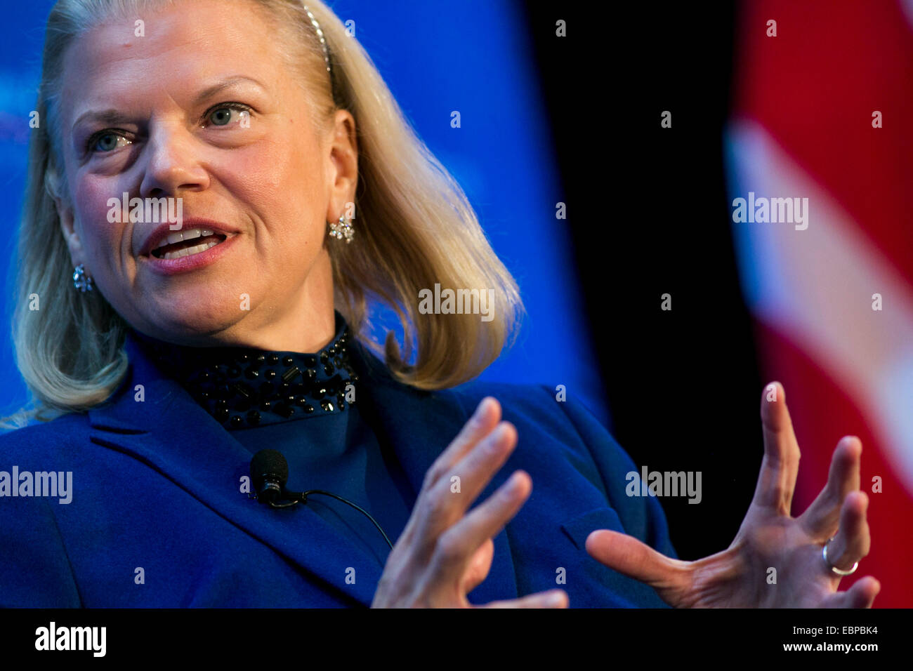 Washington DC, USA. 3. Dezember 2014. Ginni Rometty, President und CEO von IBM spricht während einer wirtschaftlichen Club of Washington-Veranstaltung in der Innenstadt von Washington, D.C., am 3. Dezember 2014. Bildnachweis: Kristoffer Tripplaar/Alamy Live-Nachrichten Stockfoto