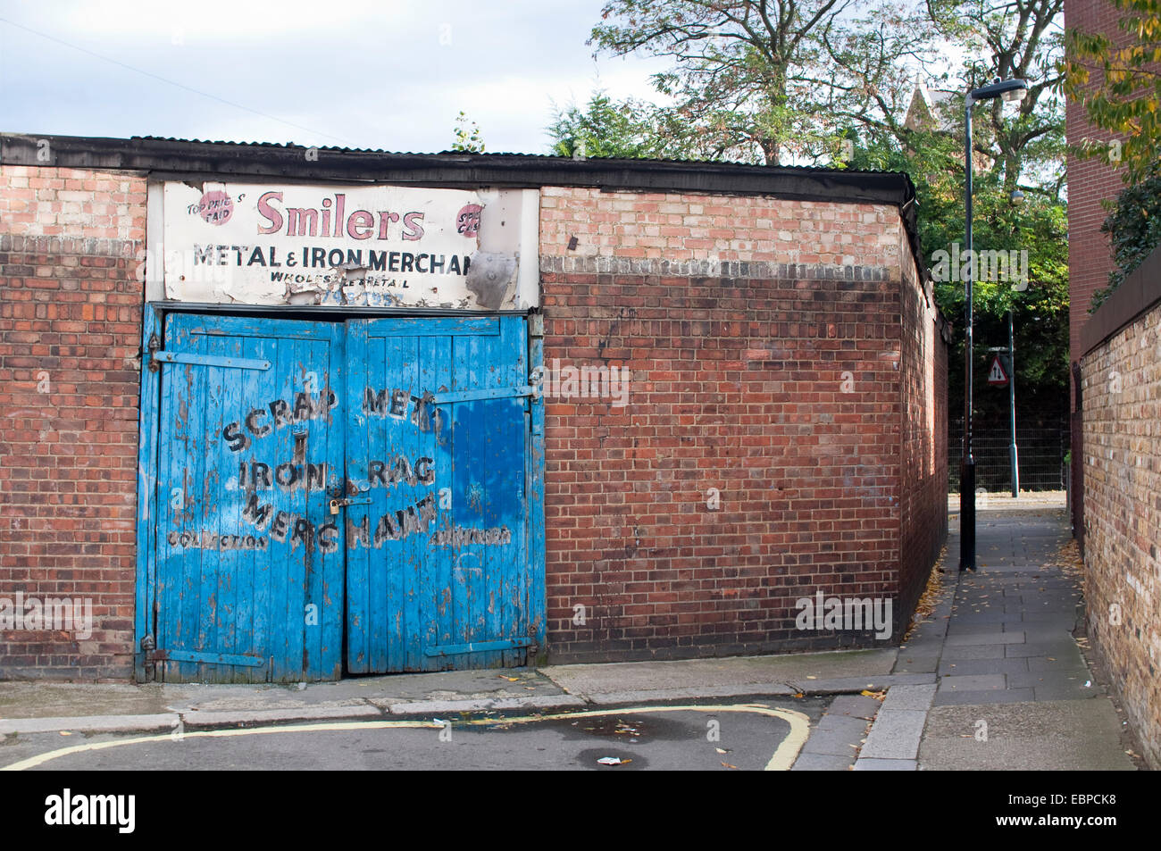Exterieur des Smilers Metall & Eisen Kaufmann in Hammersmith, London, UK. Stockfoto