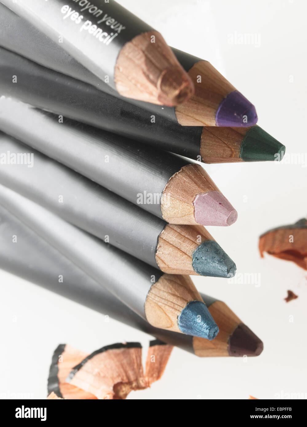 Multi color Womens Eye-Liner Make-up grün lila rosa Bleistifte Stockfoto