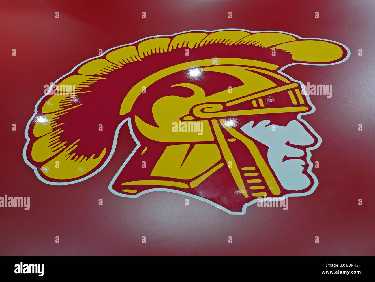 Mietwagen in Farben der USC Trojan Fußball-Nationalmannschaft mit Logos Stockfoto