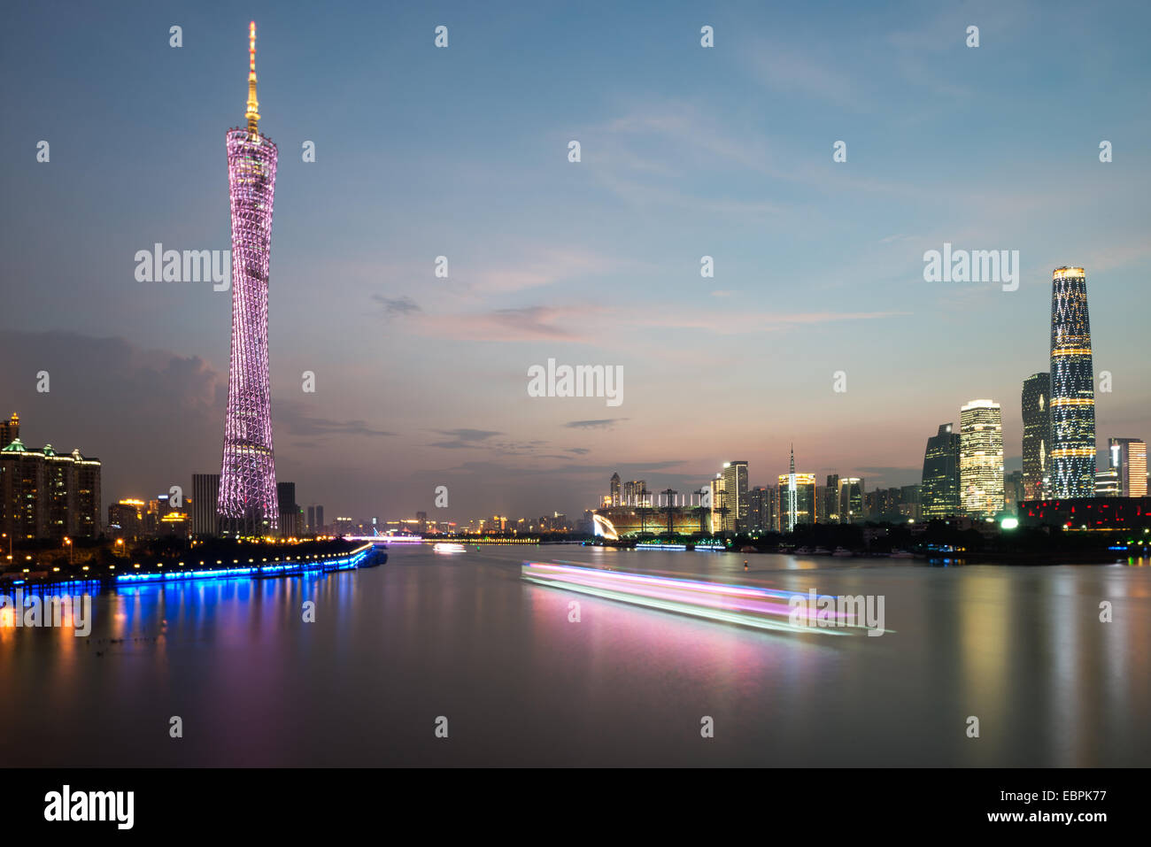 Panorama von Guangzhou Zhujiang New Town tagsüber Stockfoto