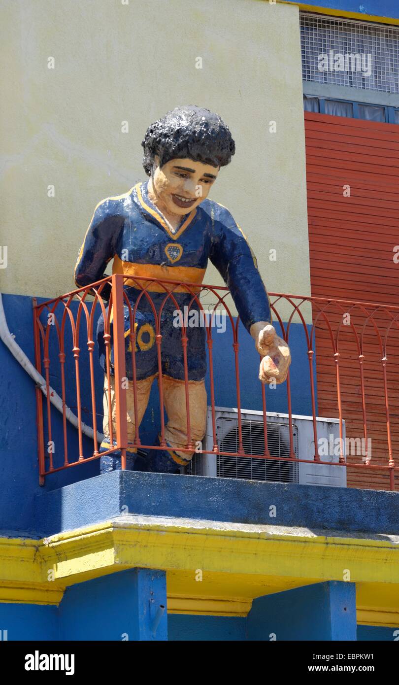 Statue von Diego Maradona in der bunten Caminito Straße La Boca in Buenos Aires, Argentinien Stockfoto