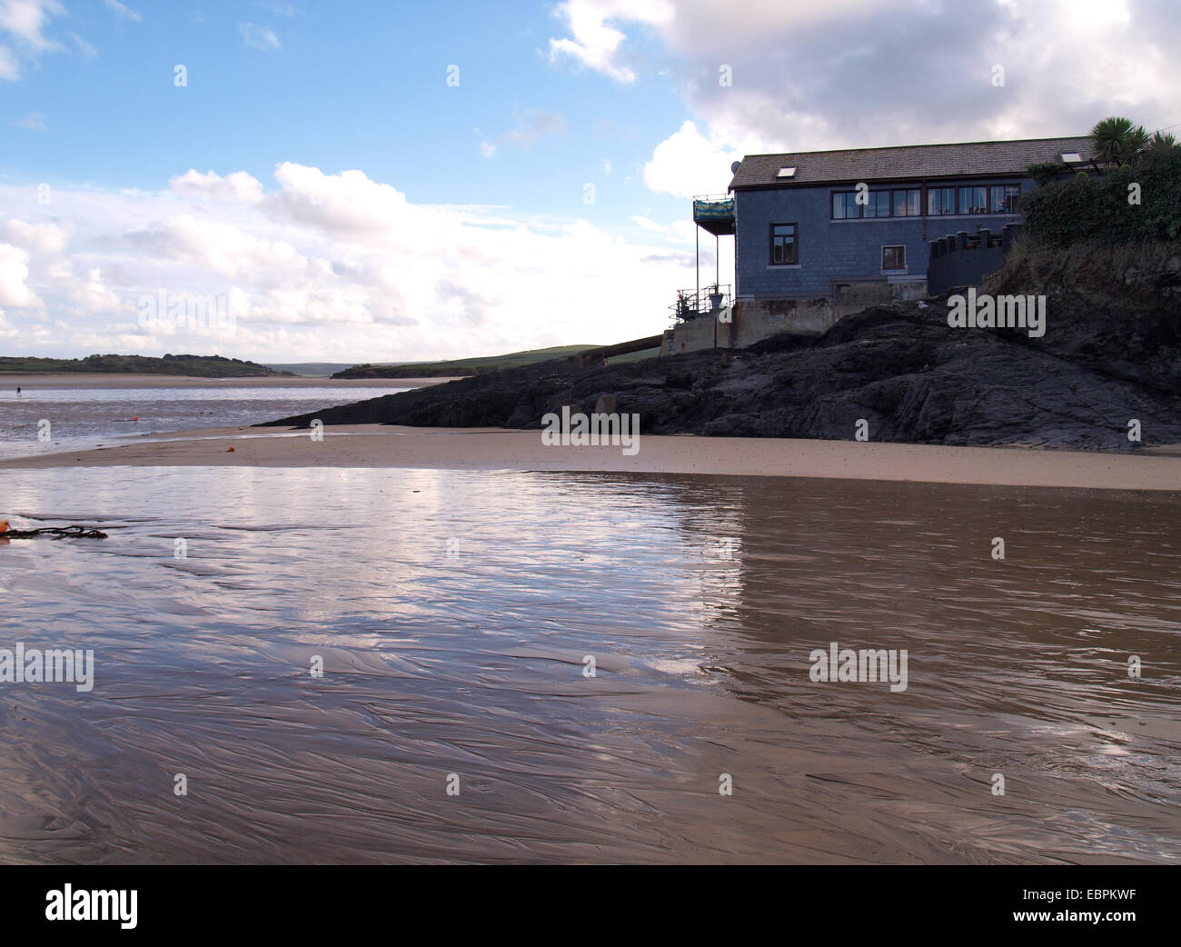 Die alte Rettungsstation nun ein Ferienhaus bei fliegenden Händlern Cove, Padstow, Cornwall, UK Stockfoto