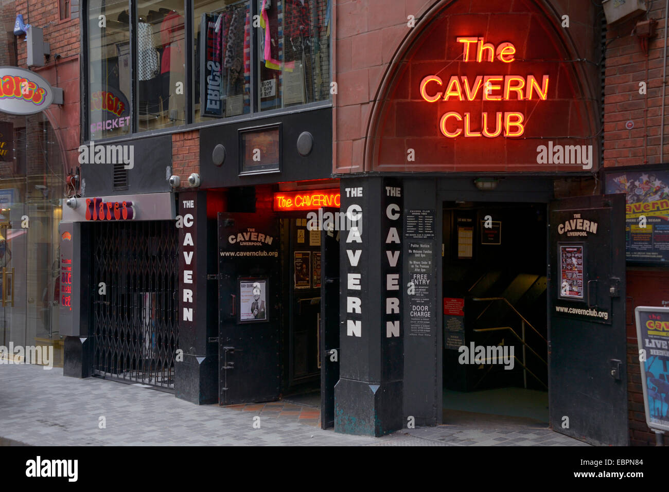 Eintritt in den Cavern Club, Geburtsort der Beatles, Mathew Street, Liverpool, Merseyside, England, Vereinigtes Königreich, Europa Stockfoto