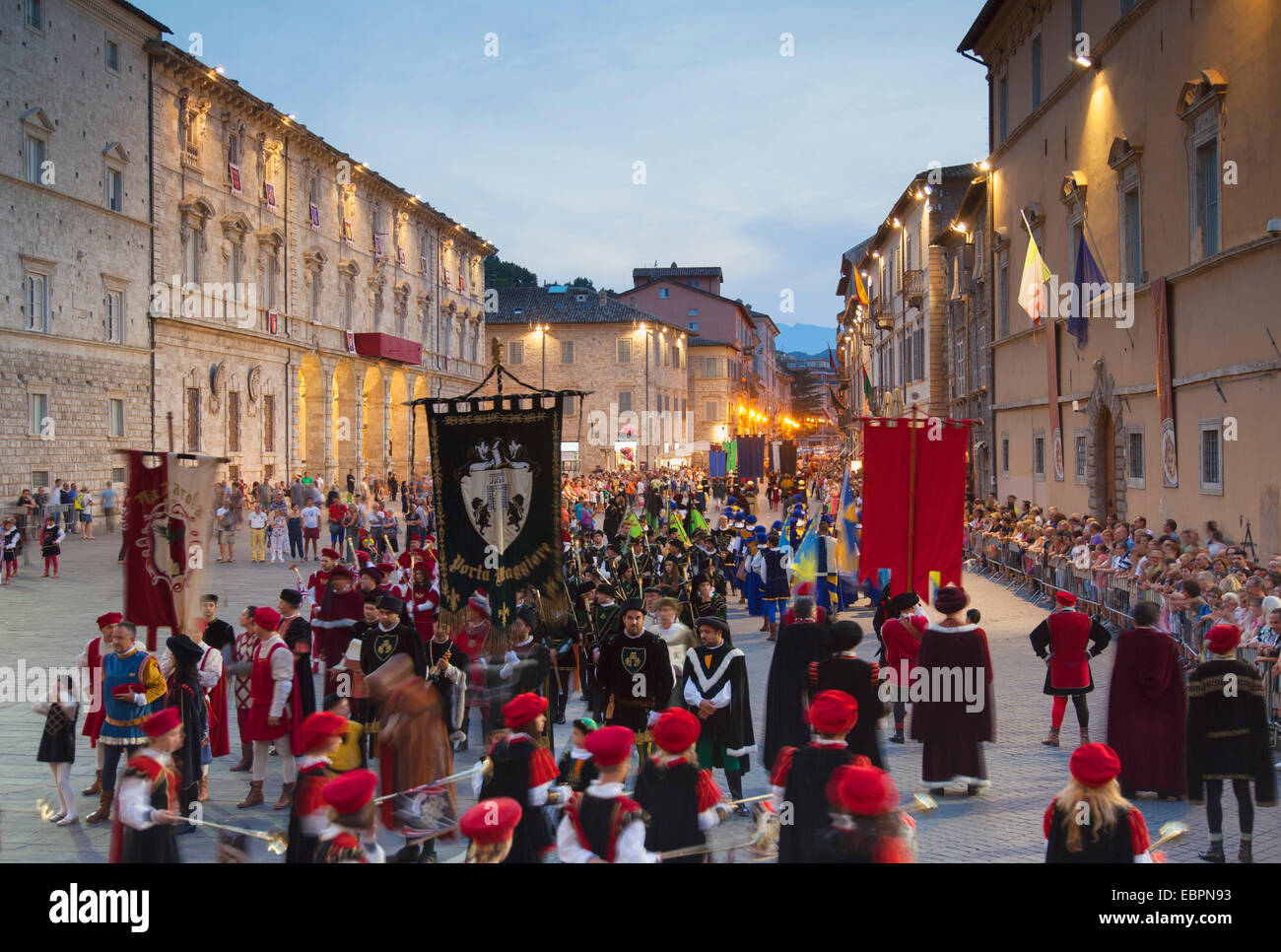 Prozession der Mittelalterfest von La Quintana in Piazza Arringo, Ascoli Piceno, Le Marche, Italien, Europa Stockfoto