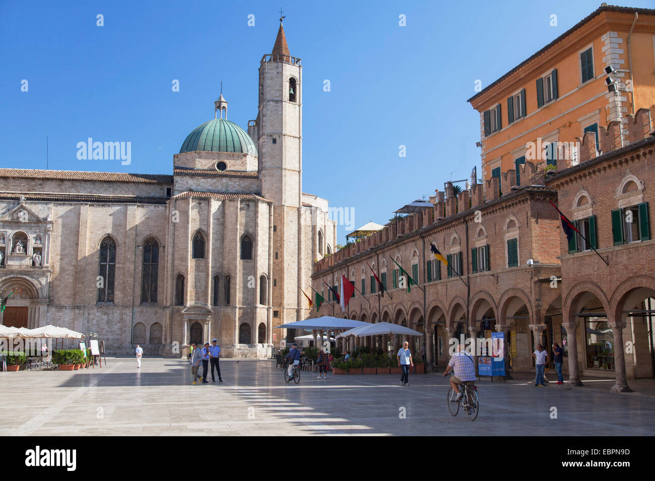 Kirche des Hl. Franziskus in Piazza del Popolo, Ascoli Piceno, Le Marche, Italien, Europa Stockfoto