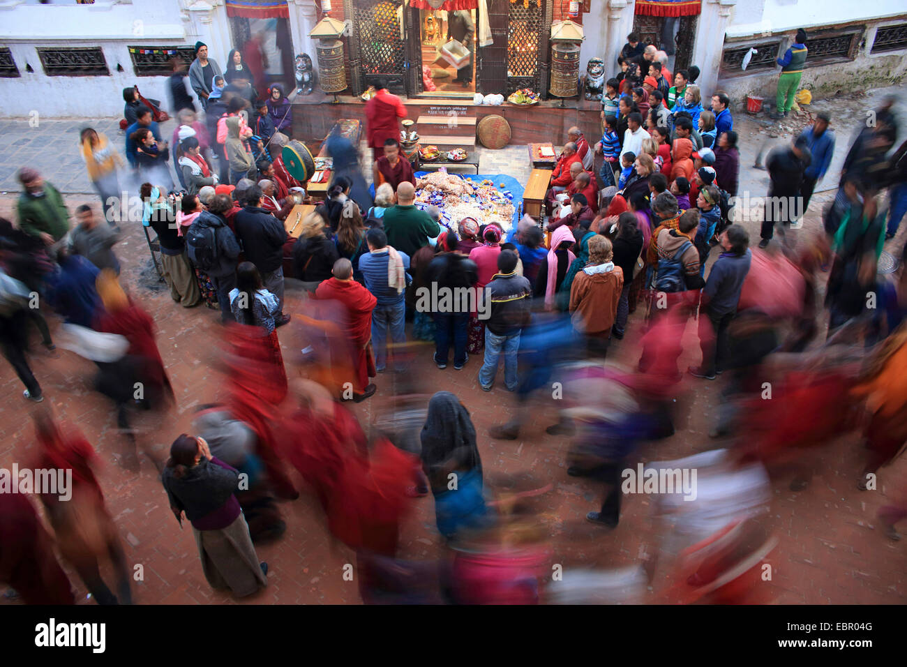 Pilger zu Fuß rund um den Stupa Boudhanath, Nepal, Kathmandu, Bodnath, Bodnath Stockfoto