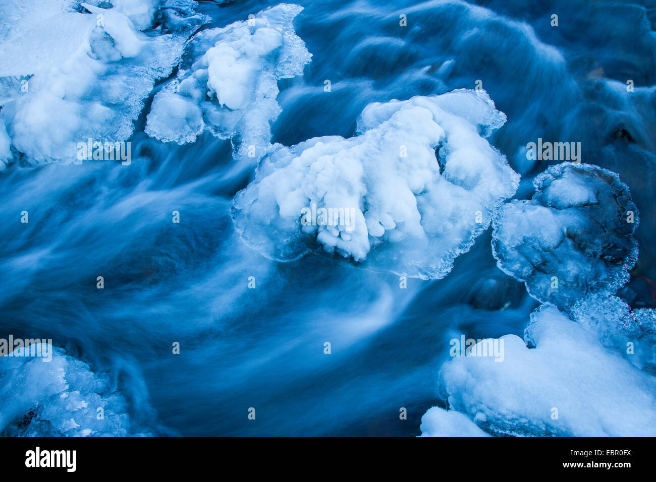 gefrorenen Bach, Deutschland, Rheinland-Pfalz Stockfoto