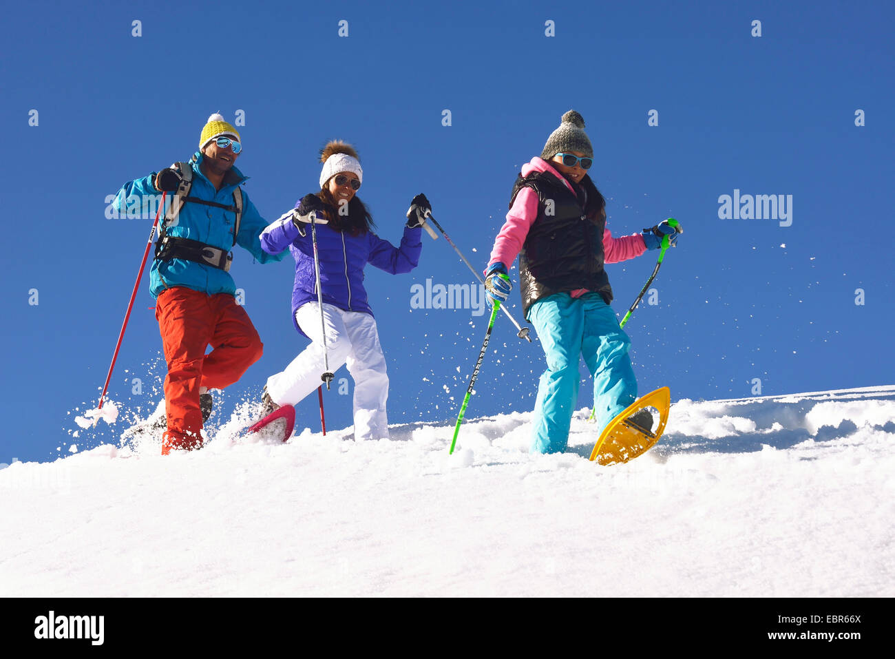 Familie Schneeschuhwandern, Frankreich Stockfoto