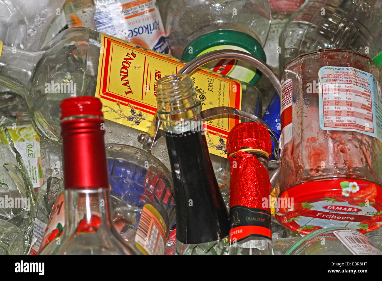 zeigen Sie in einem Glascontainer, Deutschland an Stockfoto
