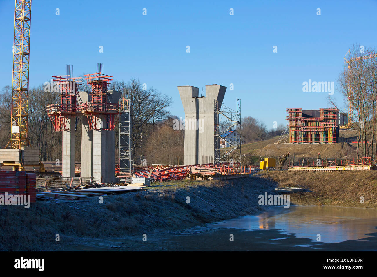 Baustelle Autobahn Brücke über dem Fluss Tal, Deutschland, Bayern Stockfoto