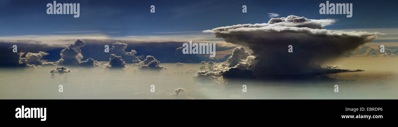 Seitenansicht, Gewitterwolken cumulonimbus Stockfoto