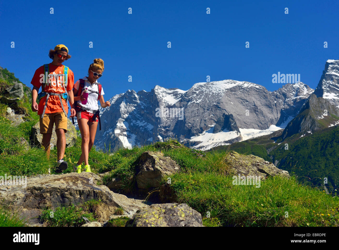 zwei Wanderungen in den Alpen im Hintergrund Grand Casse, Frankreich, Savoyen, Nationalparks Vanoise, Tal von Champagny Stockfoto