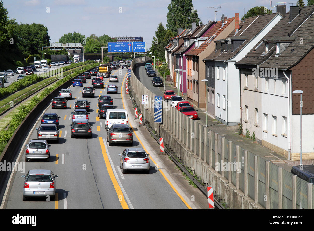 Autobahn A40 nebeneinander Essen-Frillendorf, Deutschland, Nordrhein-Westfalen, Ruhrgebiet, Essen Stockfoto