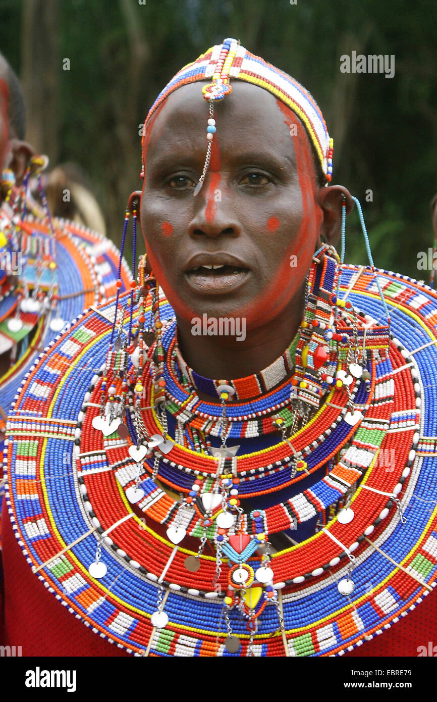Massai mit traditionellen Halskette, Porträt, Kenia, Masai Mara Stockfoto