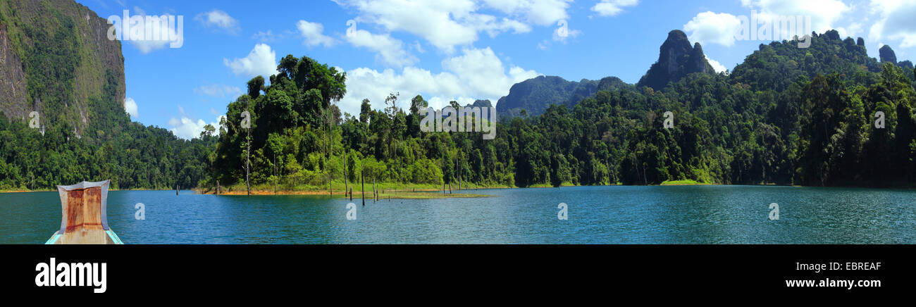 Stausee mit dem Boot, Thailand, Khao Sok National Park Stockfoto