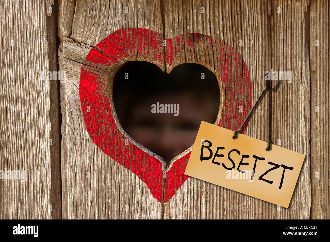 Entlüften Sie Loch in der Form eines Herzens an eine Holztür ein Plumpsklo zu, bemerken Sie, "genommen", Deutschland, Bayern, Oberbayern, Oberbayern Stockfoto