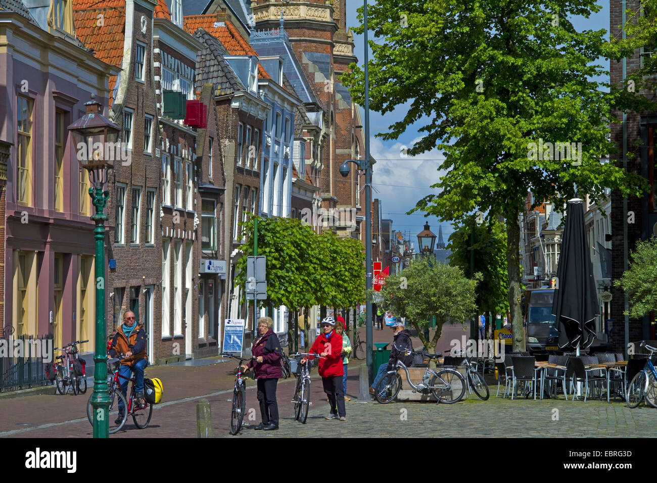 Altstadt mit Turm am Grote Noord Street, Niederlande, Noord Holland, Hoorn Stockfoto