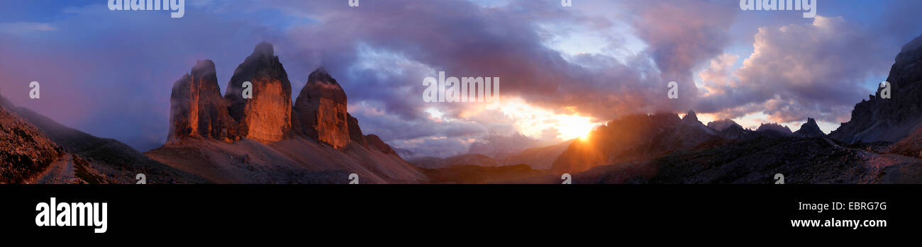 Tre Cime di Lavaredo bei Sonnenuntergang, Italien, Südtirol, Sextner Dolomiten Stockfoto