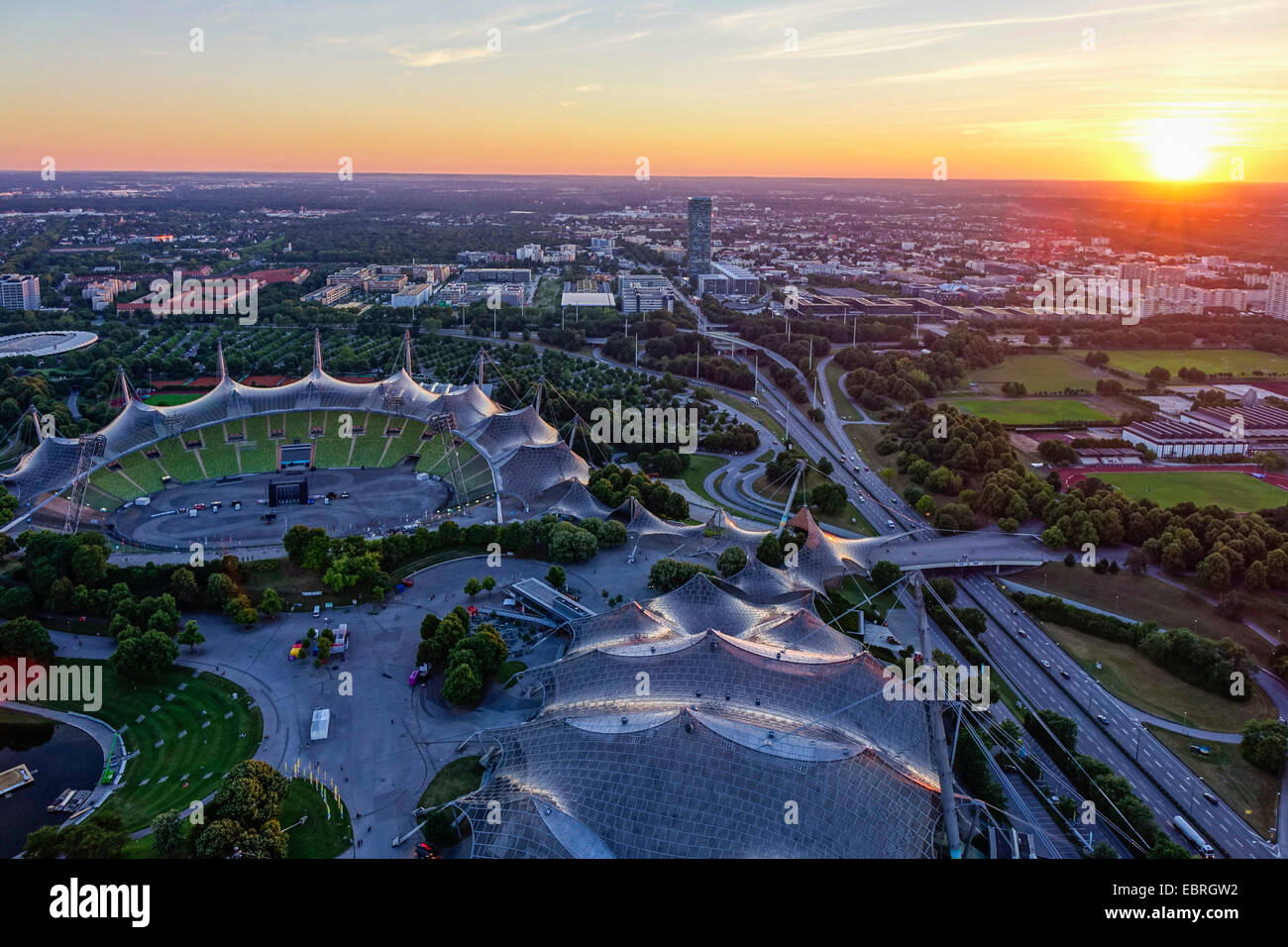 Blick auf das Olympiastadion und München, Deutschland, Bayern, Muenchen Stockfoto