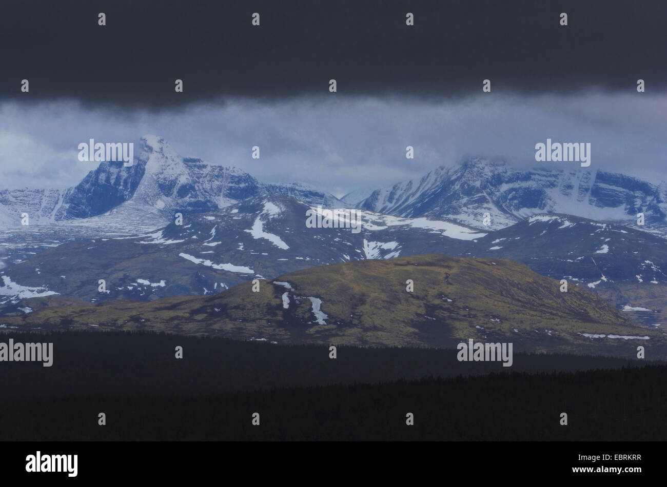 Blick auf Hoegronden und Midtronden Berge, Norwegen, Hedmark Fylke, Rondane Nationalpark Stockfoto