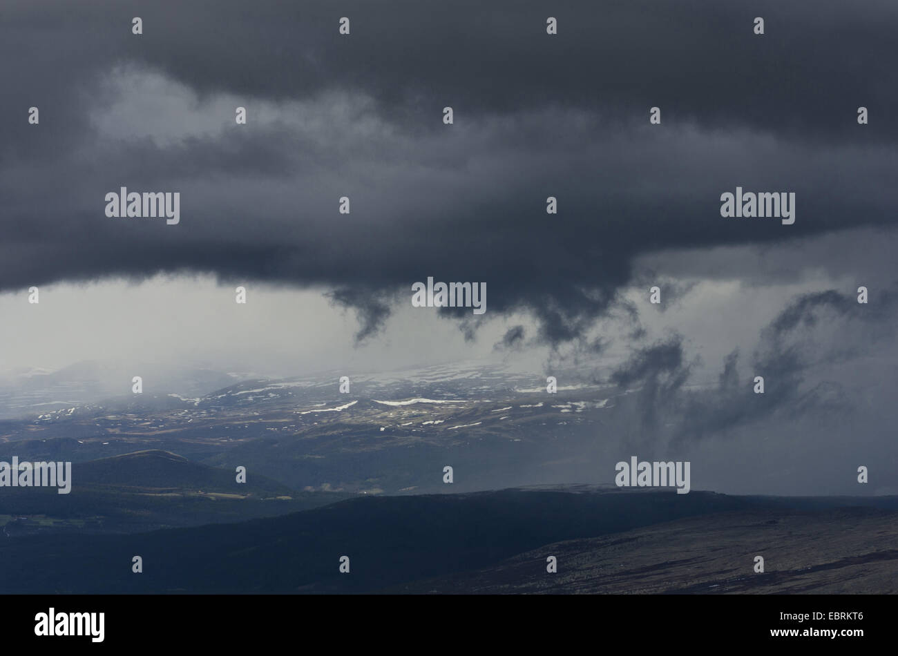 dunkle Wolken über Folldalen Tal, Norwegen, Hedmark Fylke, Rondane Nationalpark Stockfoto