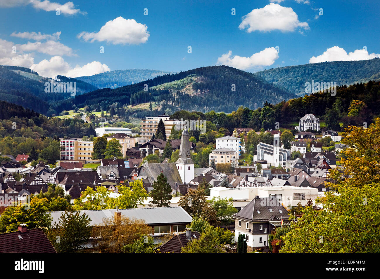 Altstadt von Bad Laasphe mit evangelische Kirche, Bad Laasphe, Wittgenstein, Nordrhein-Westfalen, Deutschland Stockfoto