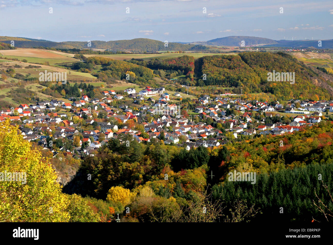 Blick auf Simmertal im Herbst, Deutschland, Rheinland-Pfalz, Naheland Stockfoto