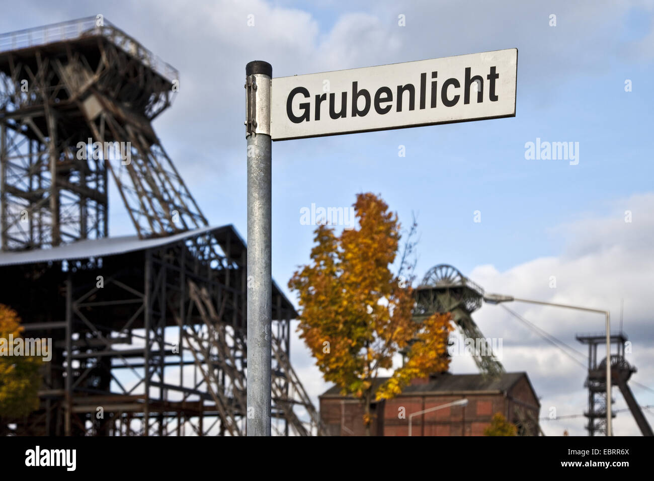 Straßenschild Grubenlicht vor die drei Grube Rahmen der ehemaligen Grube Radbod, Deutschland, Nordrhein-Westfalen, Ruhrgebiet, Hamm Stockfoto
