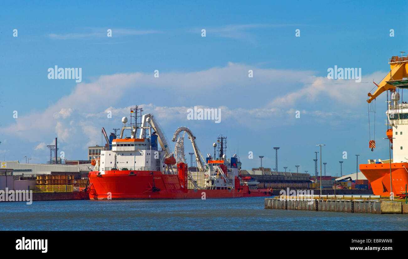 Kabelverlegung Schiff im Hafen, Deutschland, Bremerhaven Stockfoto