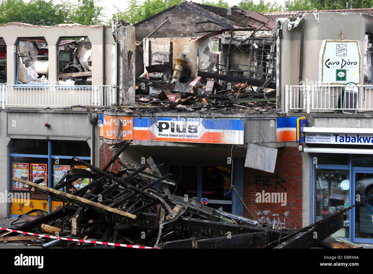 abgebrannt, Supermarkt und Restaurant, Deutschland Stockfoto