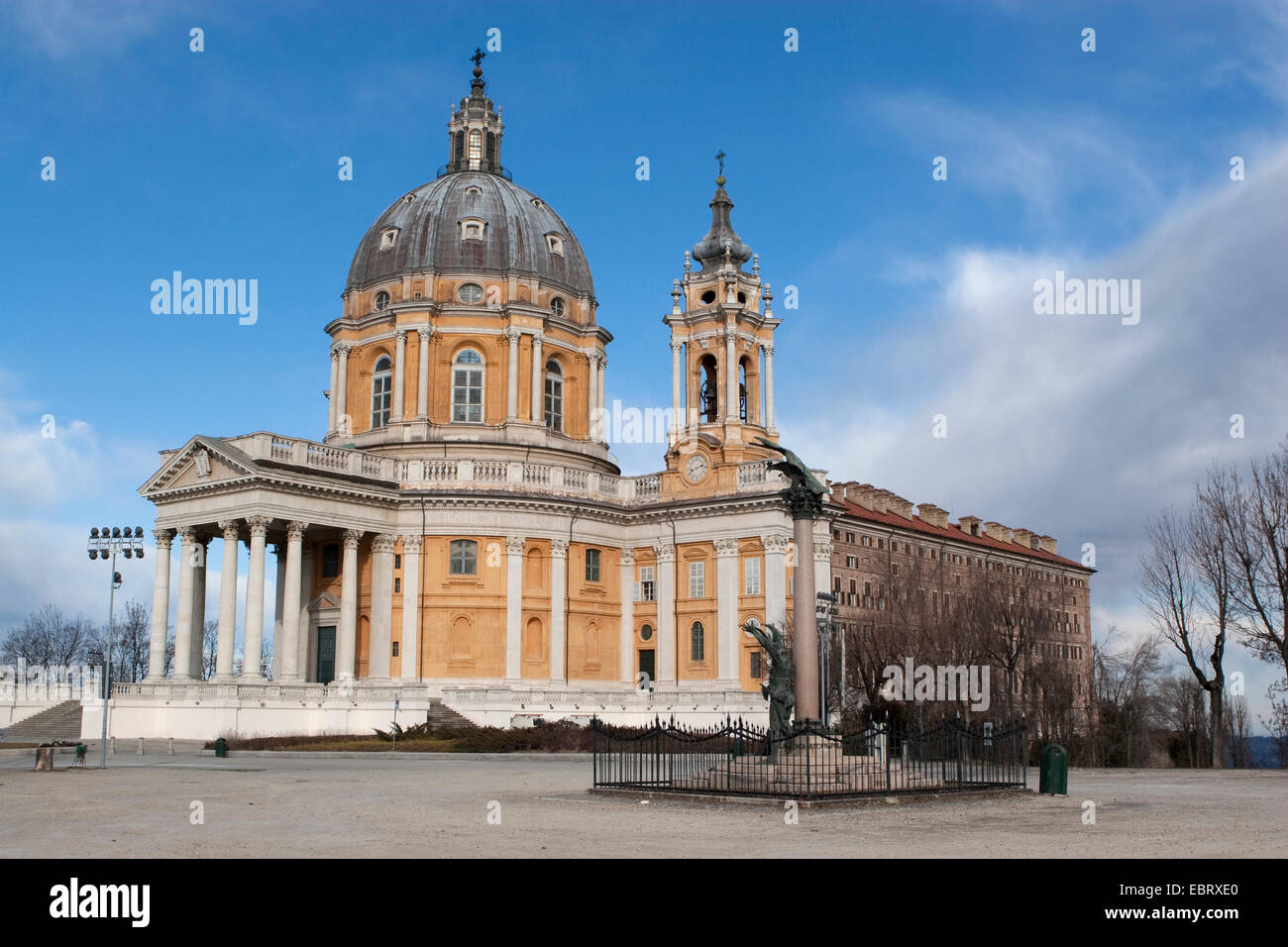 Die Basilika von Superga in Turin, Italien. Die Basilika wurde von Filippo Juvarra für Victor Amadeus II. von Savoyen entwickelt. Stockfoto