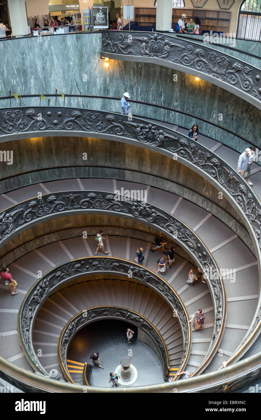 Vatikanstadt: Wendeltreppen der Vatikanischen Museen. Foto vom 4. September 2014. Stockfoto