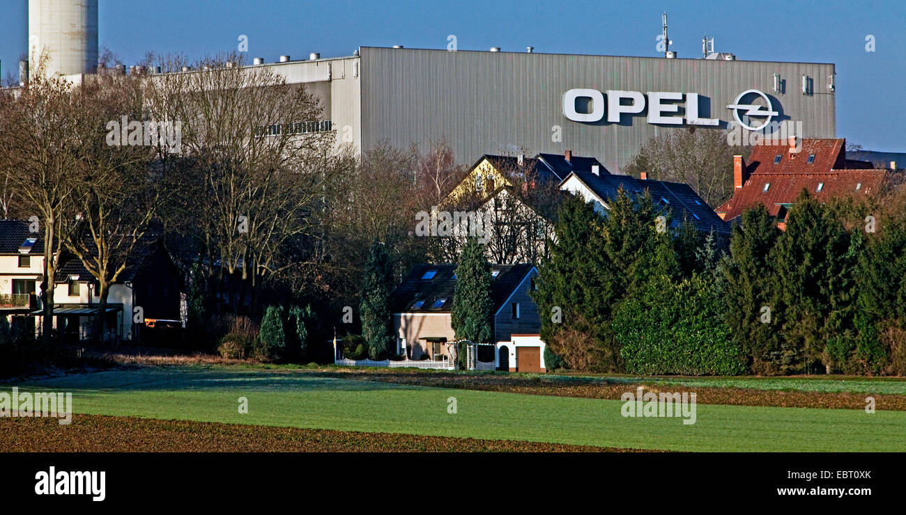 Feld, Wohnsiedlung und Opel arbeitet, Bochum, Ruhrgebiet, Nordrhein-Westfalen, Deutschland Stockfoto