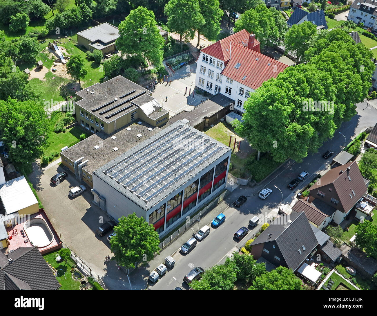 Huellbergschule Witten, Luftaufnahme, Grundschule, Sport-Halle und Kindergarten, Deutschland, Nordrhein-Westfalen, Ruhrgebiet, Witten Stockfoto