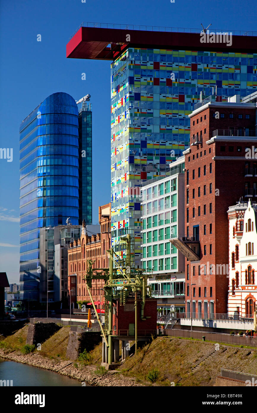 unterschiedliche Fassaden von Bürogebäuden in den Medien Hafen, Deutschland, Nordrhein-Westfalen, Düsseldorf Stockfoto
