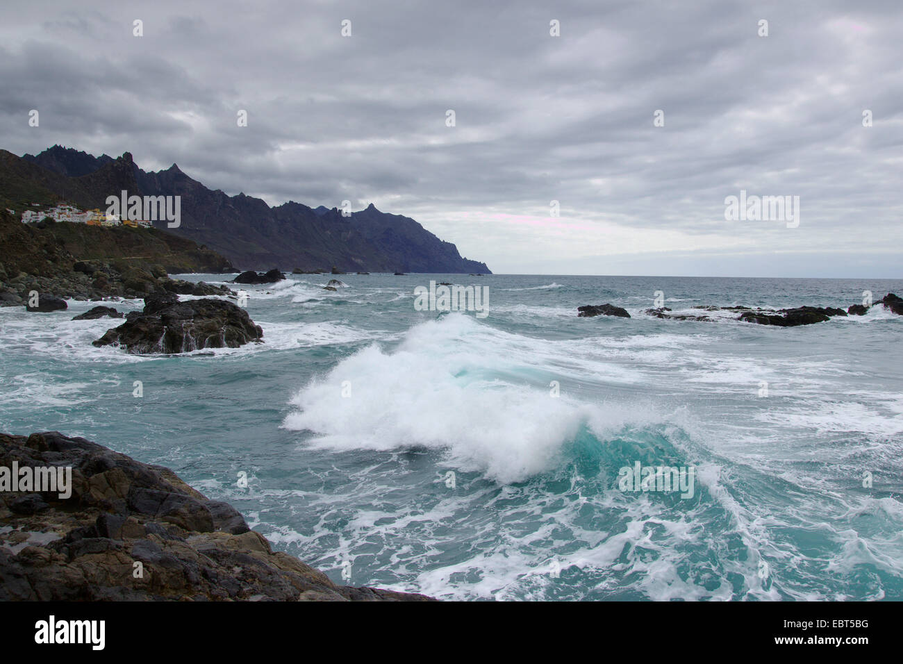 felsige Küste von Anaga-Gebirge, Kanarischen Inseln, Teneriffa, Benijo Stockfoto