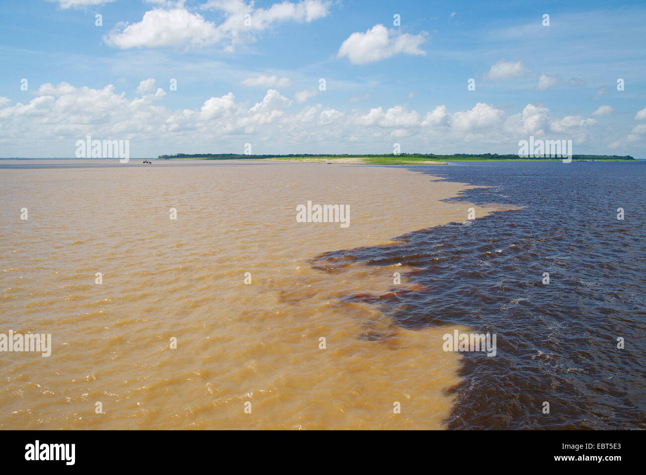 Tagung der Gewässer, Zusammenfluss von Rio Negro und Rio Solim § es, Amazonas, Manaus, Brasilien Stockfoto