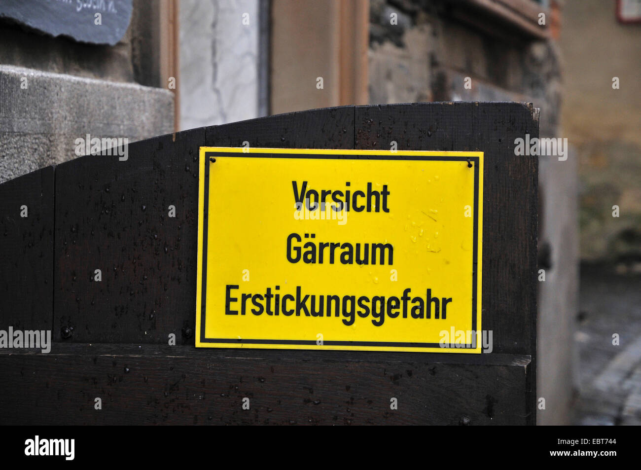 Schild mit der Aufschrift "Vorsicht Gebräu Zimmer, Erstickung Gefahr", "Vorsicht Gaerraum, Erstickungsgefahr", Deutschland Stockfoto