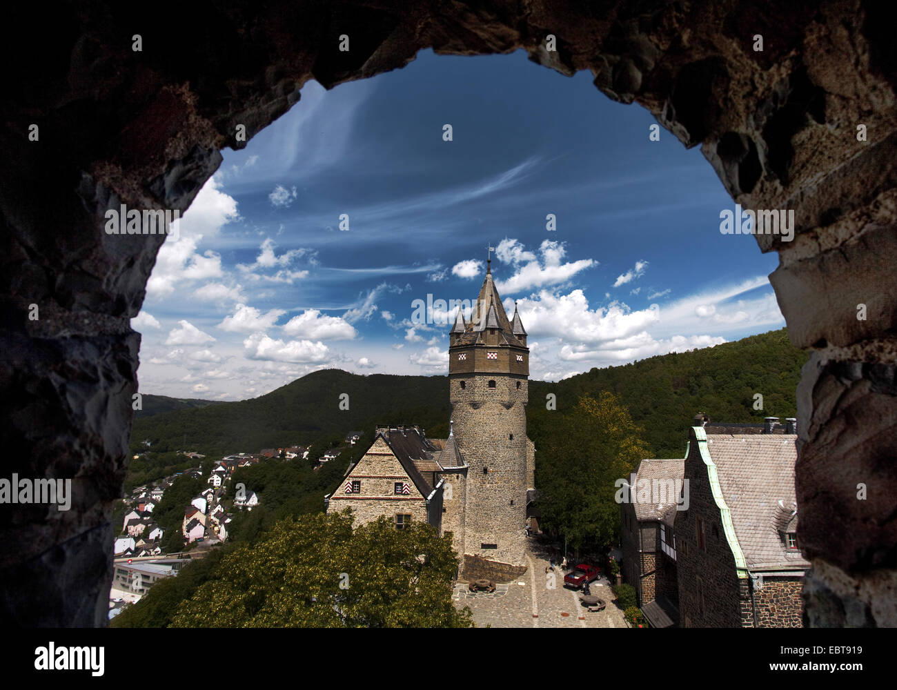 Burg Altena mit der ersten Jugendherberge der Welt, Altena, Sauerland, Nordrhein-Westfalen, Deutschland Stockfoto