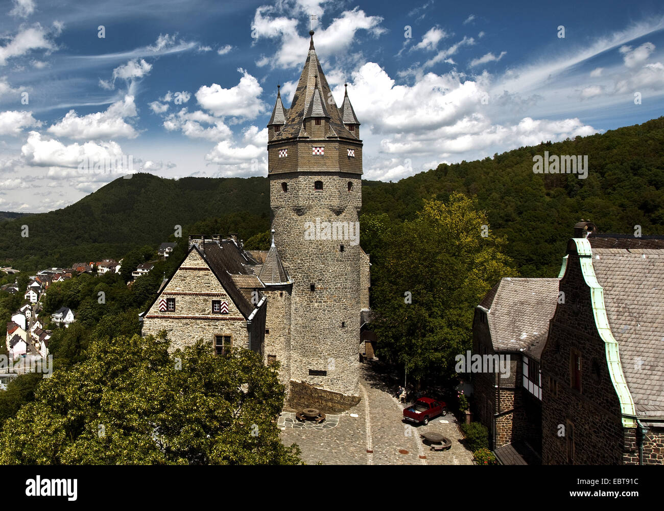 Burg Altena mit der ersten Jugendherberge der Welt, Altena, Sauerland, Nordrhein-Westfalen, Deutschland Stockfoto