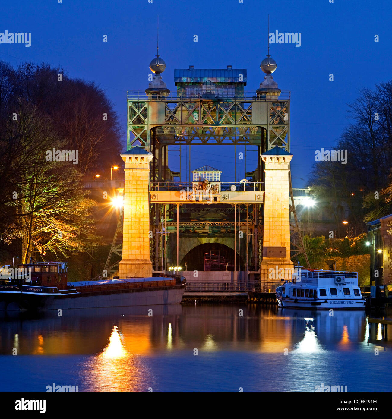 Schiffshebewerk Henrichenburg im Abendlicht, Waltrop, Ruhrgebiet, Nordrhein-Westfalen, Deutschland Stockfoto