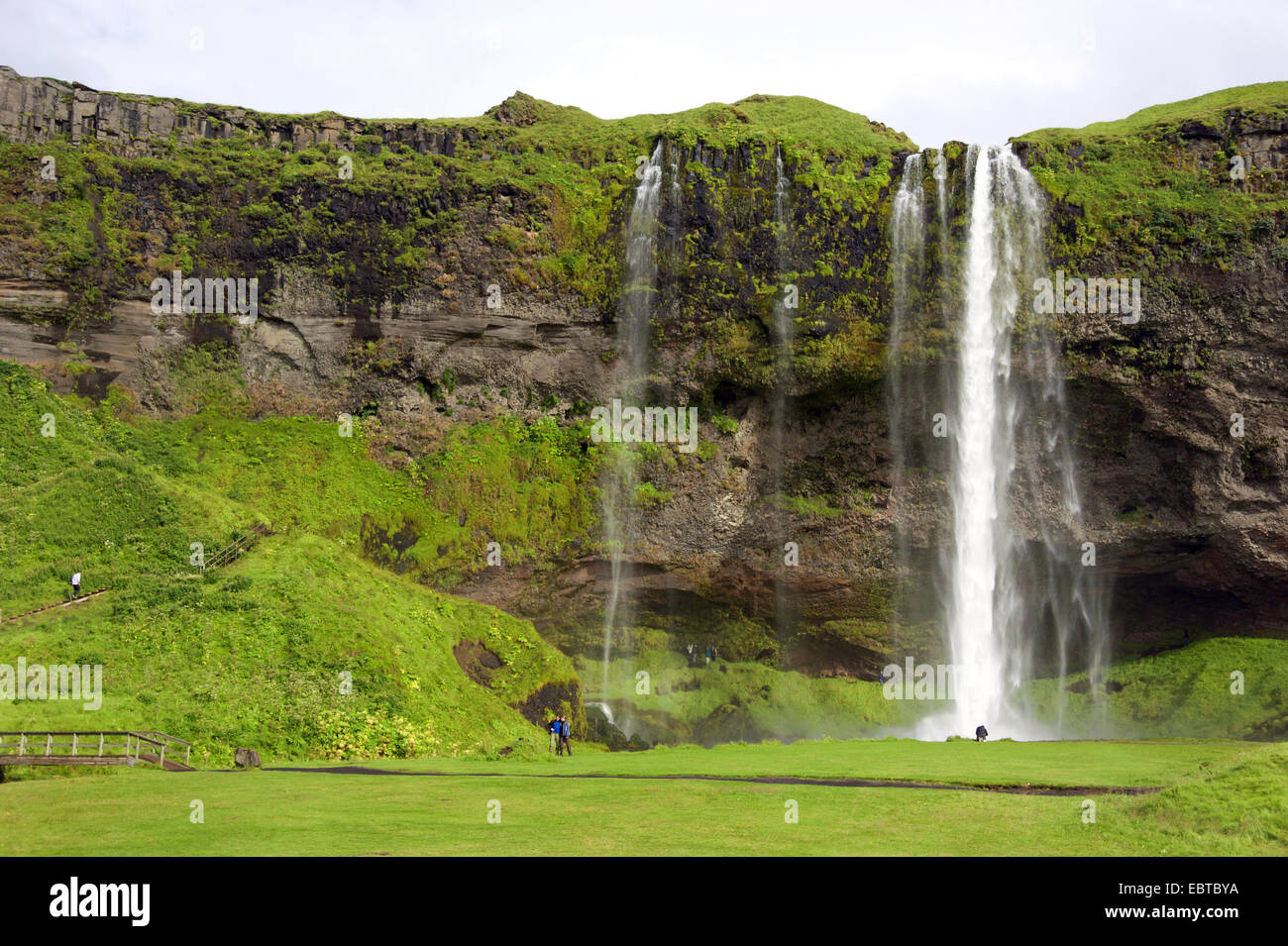 malerische Wasserfall Seljalandsfoss des Flusses Seljalandsa, Island Stockfoto