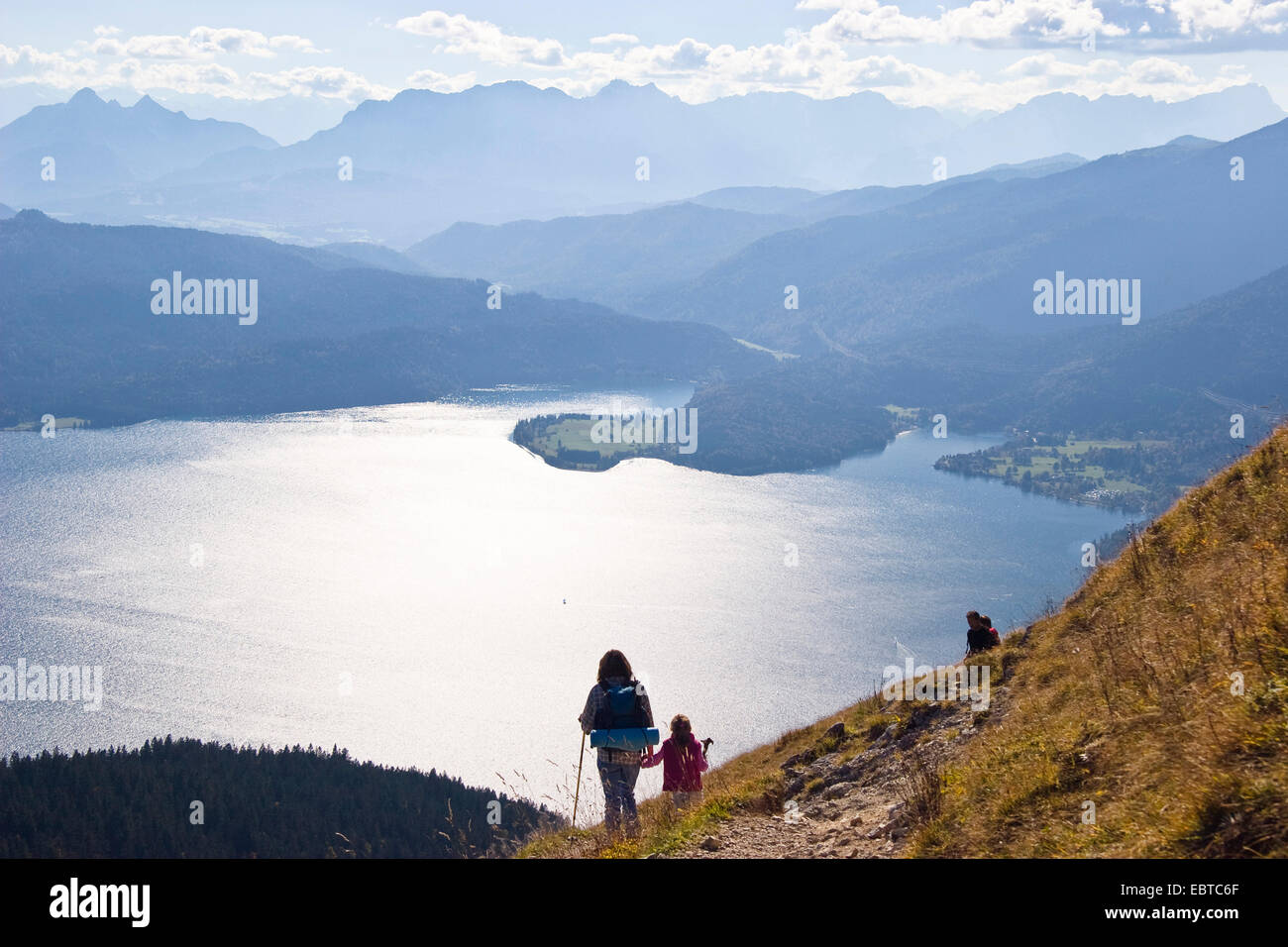 Blick vom Jochberg auf den Walchensee, Deutschland, Bayern, Oberbayern, Oberbayern Stockfoto