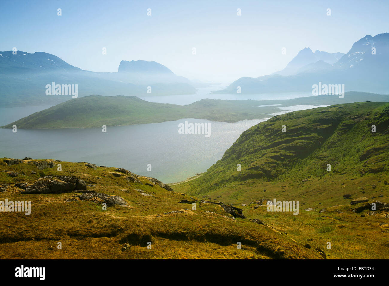 Fjord-Landschaft, Norwegen, Lofoten-Inseln, Kvalvika, Fredvang Stockfoto