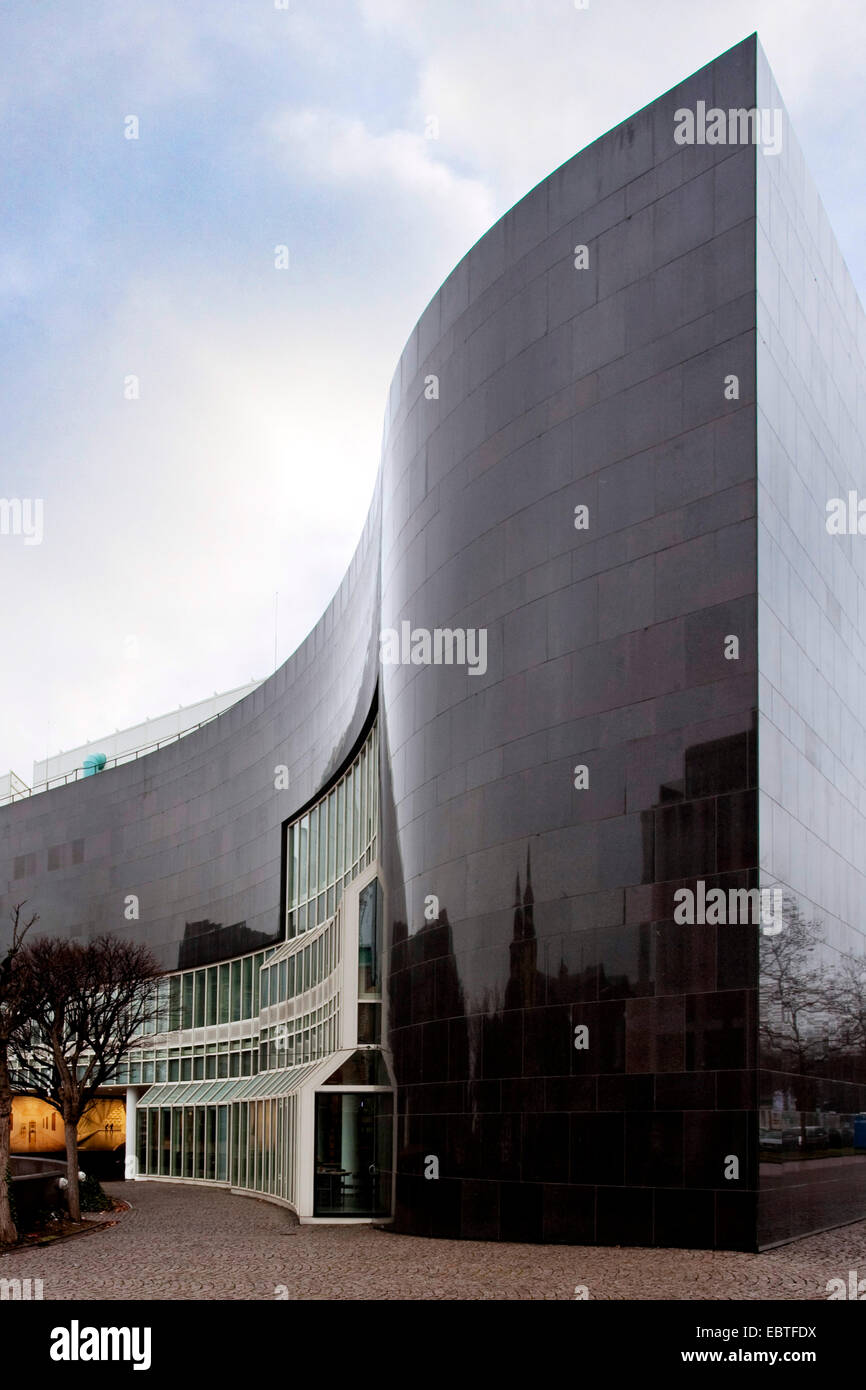 K20 bin Grabbeplatz, Fassade aus schwarzem Granit Bornholm, Deutschland, Nordrhein-Westfalen, Düsseldorf Stockfoto