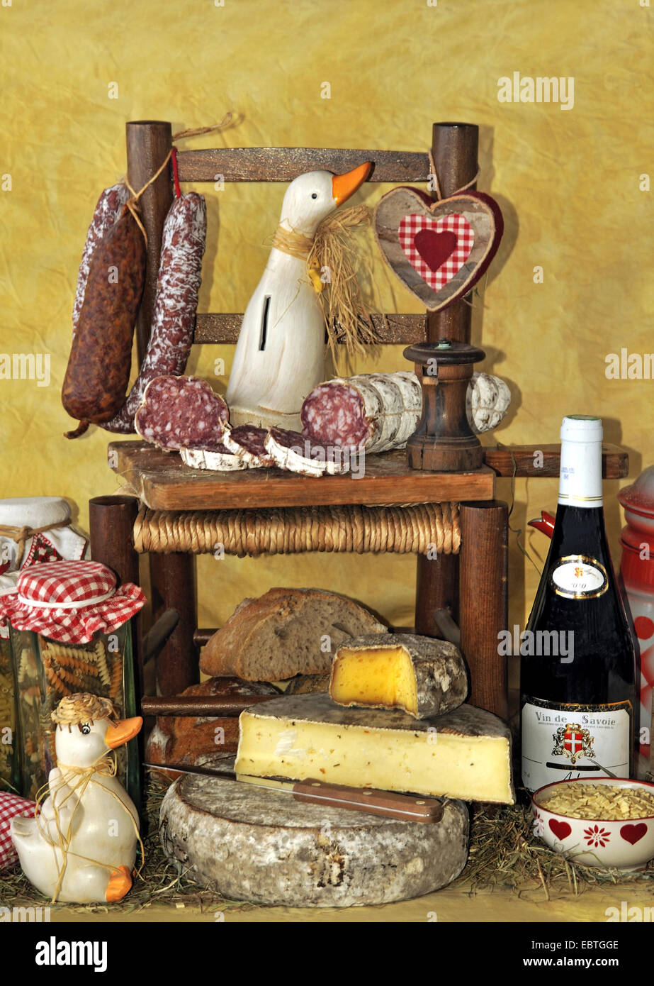 Spezialität Käse und Wurst, Lebensmittel aus Alpen, Frankreich Stockfoto