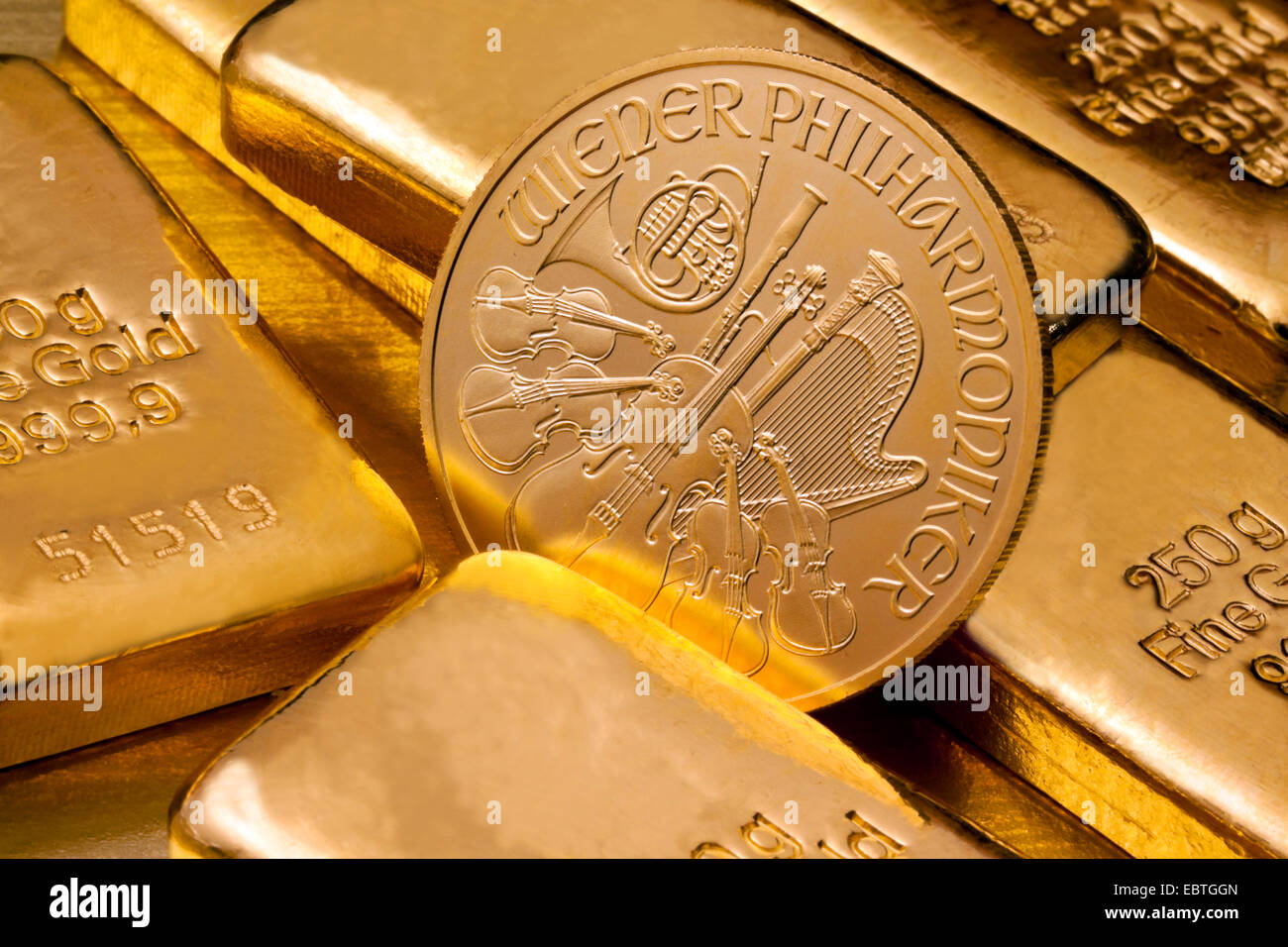 Goldbarren und Goldmünzen des Wiener Philharmoniker, Österreich Stockfoto