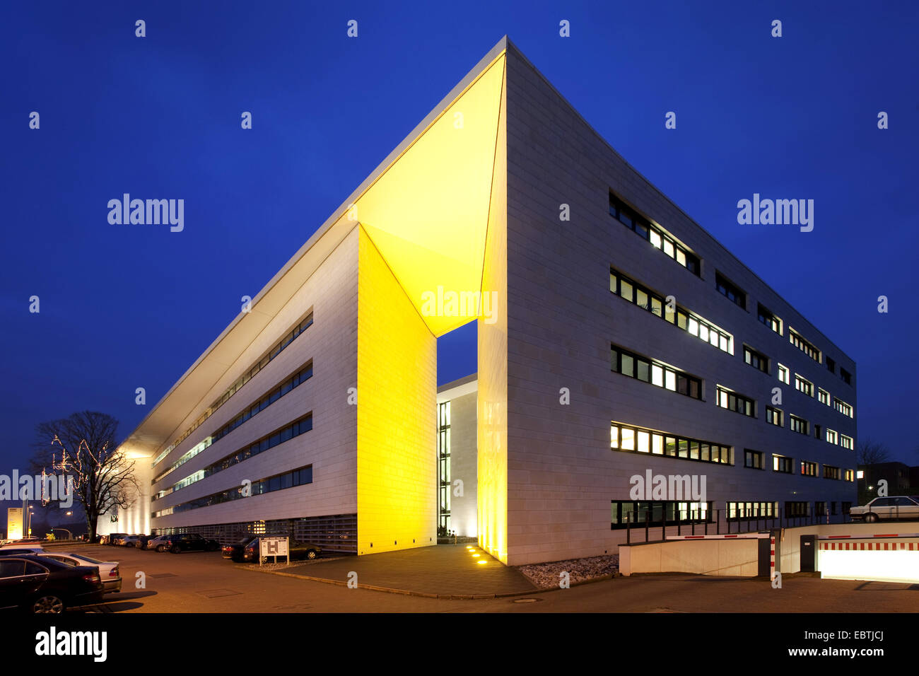 ADAC-Bürohaus in der Dämmerung, Dortmund, Ruhrgebiet, Nordrhein-Westfalen, Deutschland Stockfoto