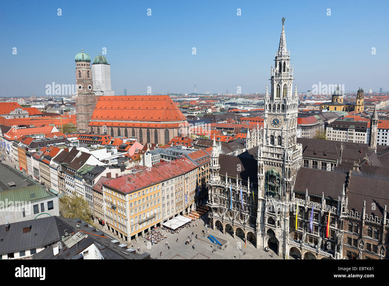 historische Innenstadt, Marienplatz, neues Rathaus und Frauenkirche, Deutschland, Bayern, Muenchen Stockfoto